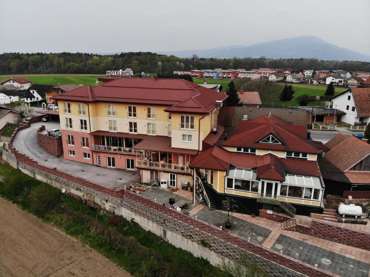 מריבור Hotel Vila Emei מראה חיצוני תמונה